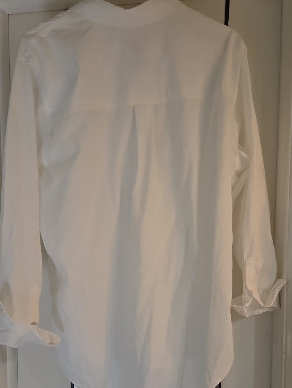 Universal Thread White Women's Button-Down Long Sleeve Shirt - Picture 6 of 6